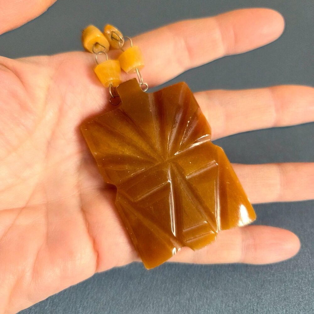 Vintage Agate carved Aztec Mask necklace. Retro jewelry. - Picture 5 of 5